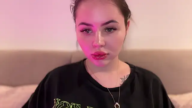 AlmaryKim online show from 11/01/25, 08:33