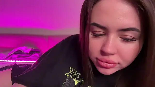 AlmaryKim online show from 11/18/25, 09:08