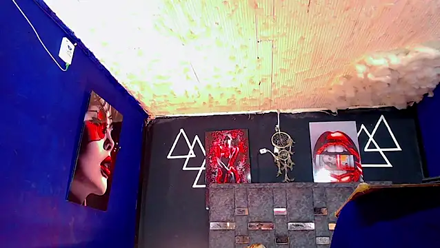 Snapshot of Fersexy_Dolls chatting on 10/12/25, 05:17 Fersexy Dolls online show from 10/12/25, 05:17