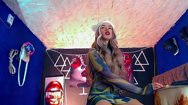 Snapshot of Fersexy_Dolls chatting on 11/22/25, 06:12 Fersexy Dolls online show from 11/22/25, 06:12