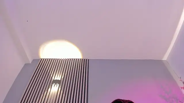 Xiomara Stwart online show from 12/18/25, 03:56