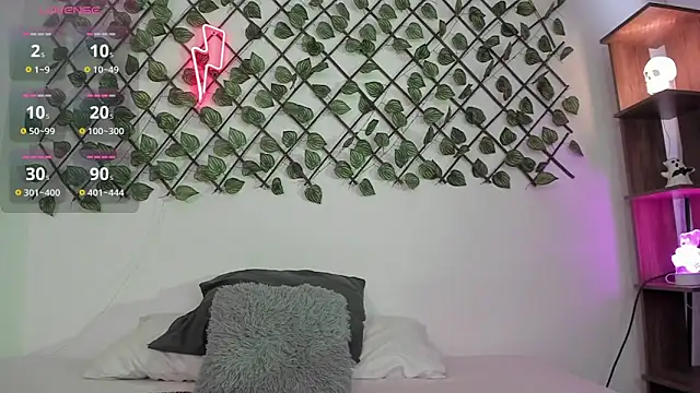 Shinny Crystal online show from 10/30/25, 01:23