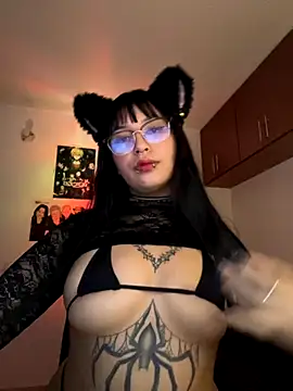 Hinatamoon  online show from 10/23/25, 05:07