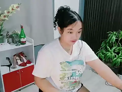 UrFavouriteCravings online show from 12/17/25, 02:01