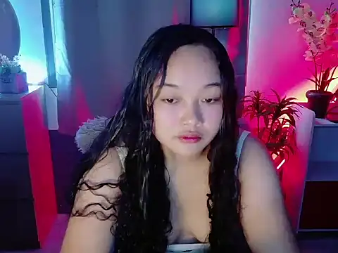 UrFavouriteCravings online show from 04/18/26, 01:53