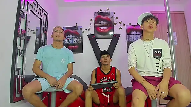 VERY HOT GUYS online show from 10/01/25, 01:33