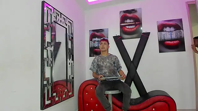 VERY HOT GUYS online show from 11/08/25, 01:28