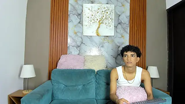 Snapshot of VERY_HOT_GUYS chatting on 04/19/26, 07:18 VERY HOT GUYS online show from 04/19/26, 07:18