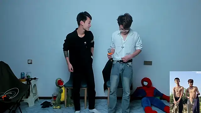 Snapshot of Cate-boy chatting on 10/19/25, 12:39 Cate-boy online show from 10/19/25, 12:39