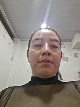 Snapshot of annyaparis chatting on 11/08/25, 11:58 annyaparis online show from 11/08/25, 11:58