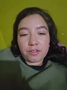 Snapshot of annyaparis chatting on 11/14/25, 02:10 annyaparis online show from 11/14/25, 02:10