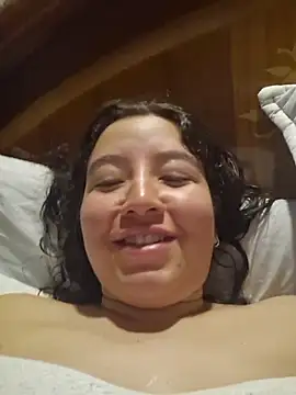 Snapshot of annyaparis chatting on 11/16/25, 07:25 annyaparis online show from 11/16/25, 07:25