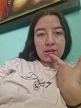 Snapshot of annyaparis chatting on 11/24/25, 03:12 annyaparis online show from 11/24/25, 03:12