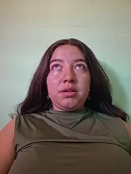 Snapshot of annyaparis chatting on 11/27/25, 02:19 annyaparis online show from 11/27/25, 02:19