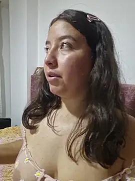 Snapshot of annyaparis chatting on 12/04/25, 11:57 annyaparis online show from 12/04/25, 11:57