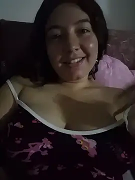 Snapshot of annyaparis chatting on 12/14/25, 11:09 annyaparis online show from 12/14/25, 11:09