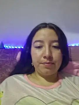 Snapshot of annyaparis chatting on 12/21/25, 12:51 annyaparis online show from 12/21/25, 12:51