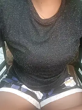 Snapshot of tamil_thaara03 chatting on 01/15/26, 03:27 tamil thaara03 online show from 01/15/26, 03:27