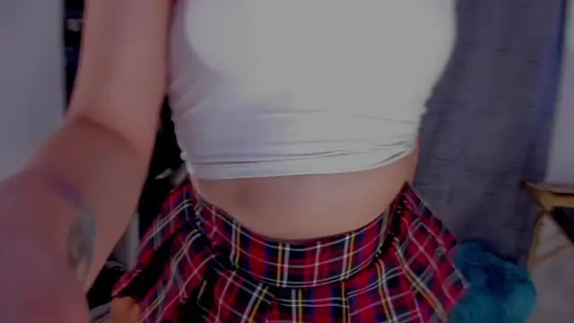 Snapshot of AmaruBloom chatting on 10/01/25, 01:00 AmaruBloom online show from 10/01/25, 01:00