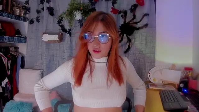 Snapshot of AmaruBloom chatting on 10/24/25, 05:59 AmaruBloom online show from 10/24/25, 05:59