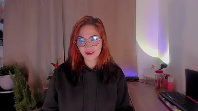 Snapshot of AmaruBloom chatting on 11/23/25, 05:40 AmaruBloom online show from 11/23/25, 05:40