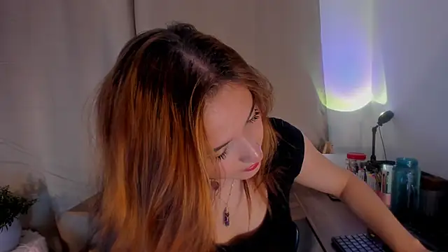 Snapshot of AmaruBloom chatting on 02/04/26, 05:13 AmaruBloom online show from 02/04/26, 05:13