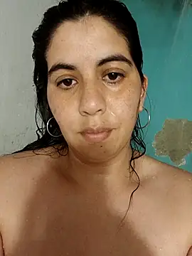 Snapshot of Benditofetiche chatting on 11/05/25, 04:01 Benditofetiche online show from 11/05/25, 04:01