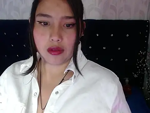 Lovingmoraxx online show from 10/21/25, 02:40