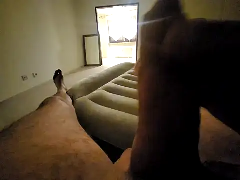 Snapshot of rezzzze chatting on 10/12/25, 11:04 rezzzze online show from 10/12/25, 11:04