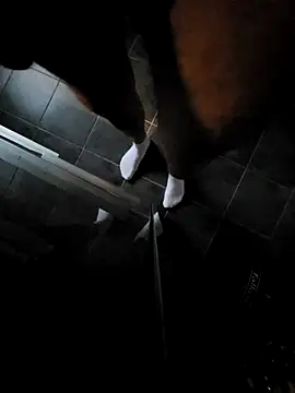 Snapshot of rezzzze chatting on 10/14/25, 05:41 rezzzze online show from 10/14/25, 05:41