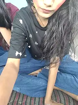 Snapshot of Unique_girls90 chatting on 03/04/26, 07:47 Unique girls90 online show from 03/04/26, 07:47