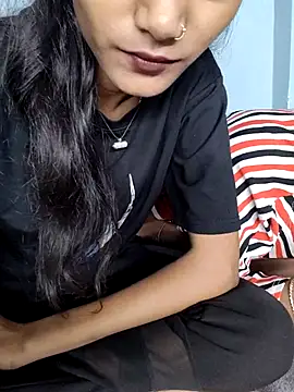 Snapshot of Unique_girls90 chatting on 04/07/26, 05:30 Unique girls90 online show from 04/07/26, 05:30