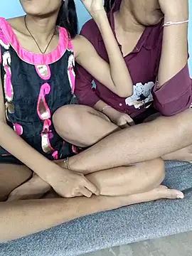 Snapshot of Unique_girls90 chatting on 04/12/26, 12:43 Unique girls90 online show from 04/12/26, 12:43