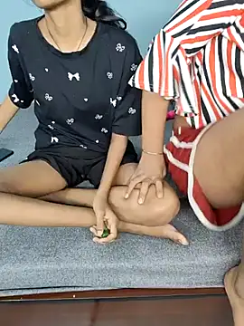 Snapshot of Unique_girls90 chatting on 04/15/26, 12:34 Unique girls90 online show from 04/15/26, 12:34