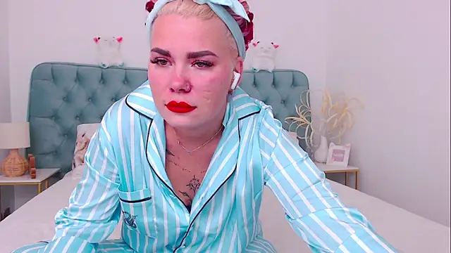 Naughty kittyy1 online show from 10/08/25, 11:52