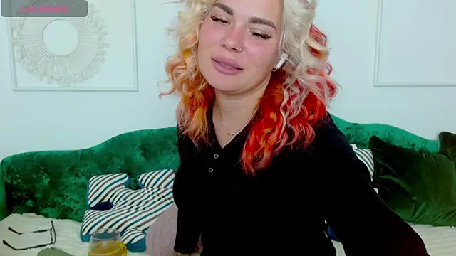 Naughty kittyy1 online show from 10/11/25, 07:56