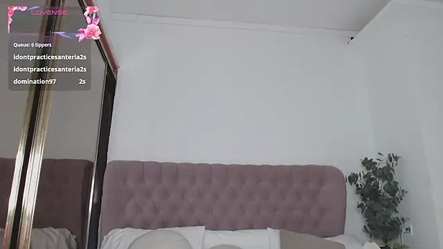 Naughty kittyy1 online show from 10/13/25, 08:47