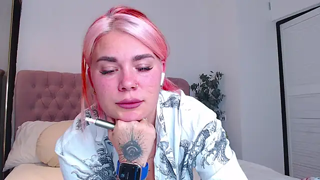 Naughty kittyy1 online show from 10/14/25, 08:42