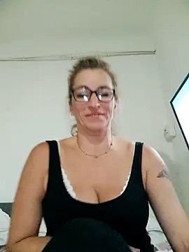 Fifi83Bell online show from 10/06/25, 04:48