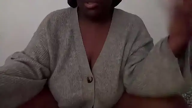 nanaisbackk online show from 10/08/25, 03:48