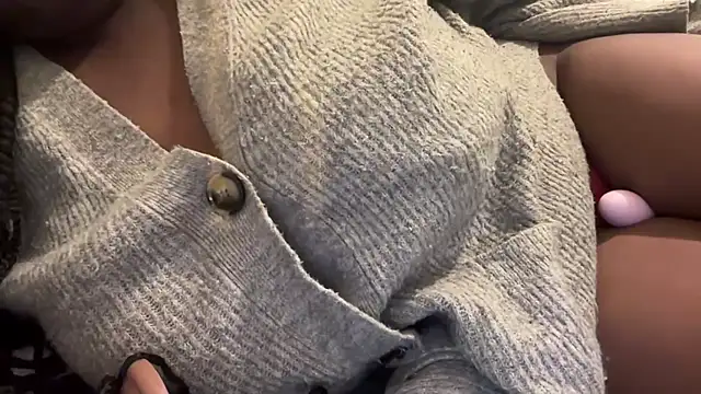 nanaisbackk online show from 10/11/25, 08:40