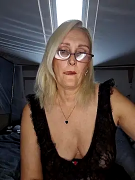 Snapshot of Jenny_Blum chatting on 10/08/25, 08:01 Jenny Blum online show from 10/08/25, 08:01