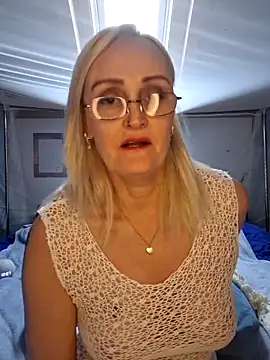 Jenny Blum online show from 12/17/25, 11:05