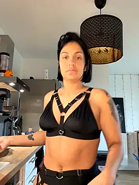 LaPetiteKim online show from 11/27/25, 08:38