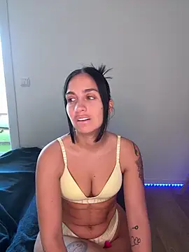 LaPetiteKim online show from 04/17/26, 12:30