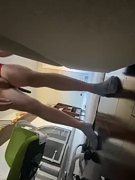 Snapshot of daddyshark83 chatting on 11/06/25, 03:24 daddyshark83 online show from 11/06/25, 03:24