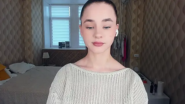 JinnyMcie online show from 10/19/25, 09:32