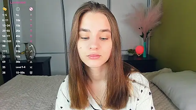 Snapshot of JinnyMcie chatting on 04/05/26, 10:01 JinnyMcie online show from 04/05/26, 10:01