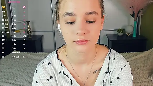 Snapshot of JinnyMcie chatting on 04/11/26, 07:13 JinnyMcie online show from 04/11/26, 07:13