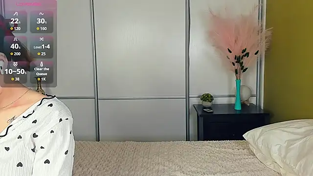 Snapshot of JinnyMcie chatting on 04/29/26, 09:35 JinnyMcie online show from 04/29/26, 09:35